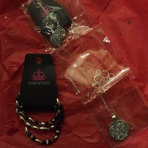 Necklace, earrings and bracelets